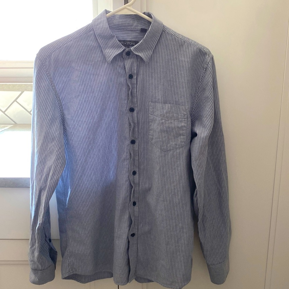 Slate and Stone Men’s Button Down Size: Medium Quality: Slightly Worn